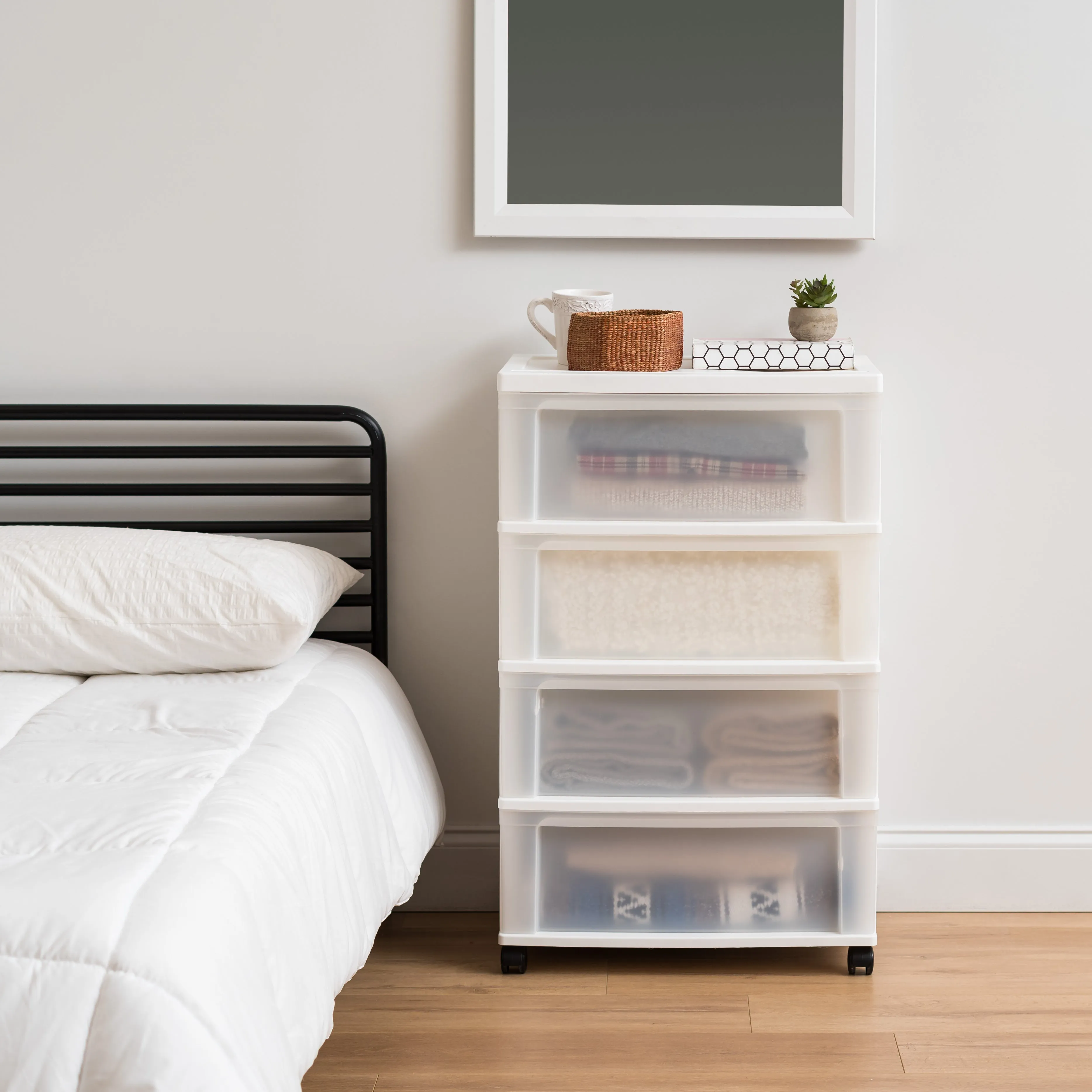 4-Drawer Wide Chest, White/Natural