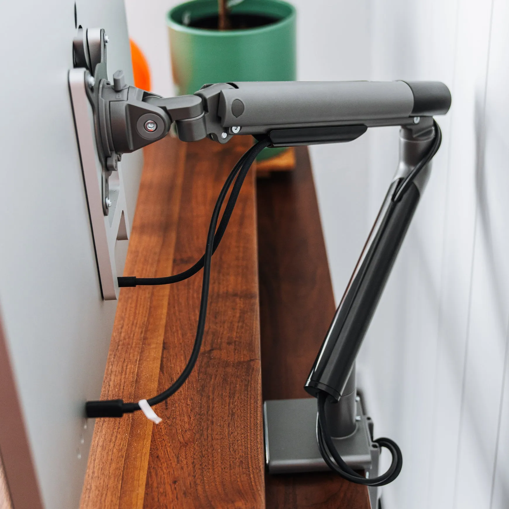 Desky Single Slim Aluminium Monitor Arm