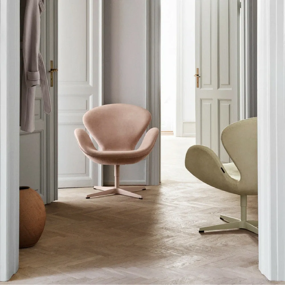 Fritz Hansen Arne Jacobsen Swan Chair