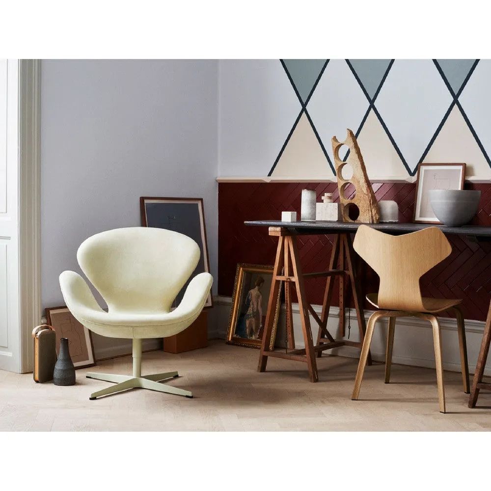 Fritz Hansen Arne Jacobsen Swan Chair