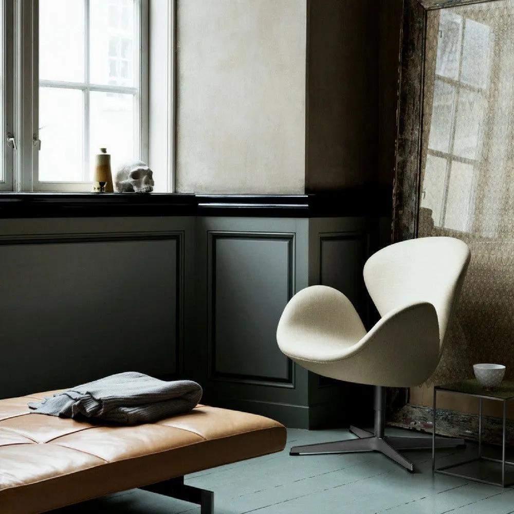 Fritz Hansen Arne Jacobsen Swan Chair