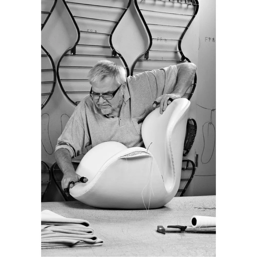 Fritz Hansen Arne Jacobsen Swan Chair